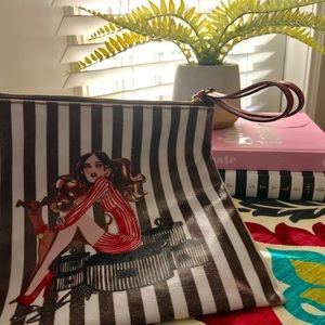 Henri Bendel Medium Makeup Bag 💕 Genyly Used